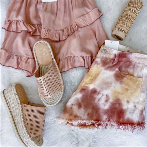 TIE DYE - Tie Dye Distressed Jean Shorts - Picture 5 of 7